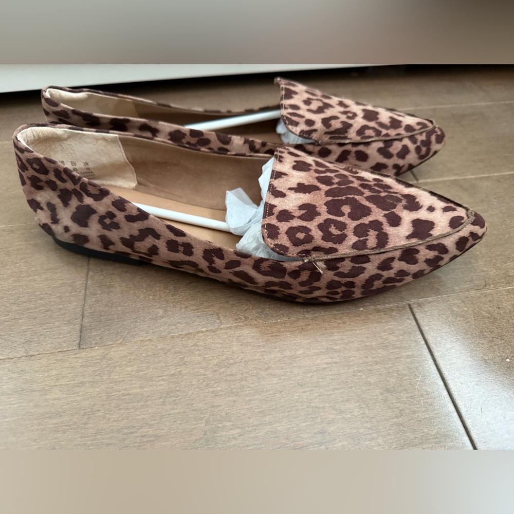 Amazon Essentials NWT Women's Leopard Print pointed toe Loafers- size 12 - Picture 3 of 6